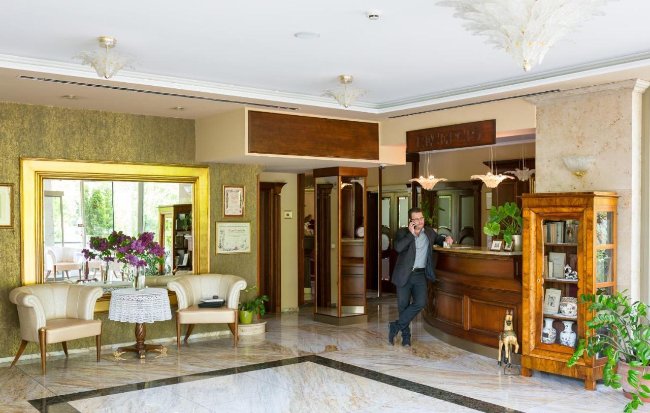 Hotel Gottwald Тата Экстерьер фото